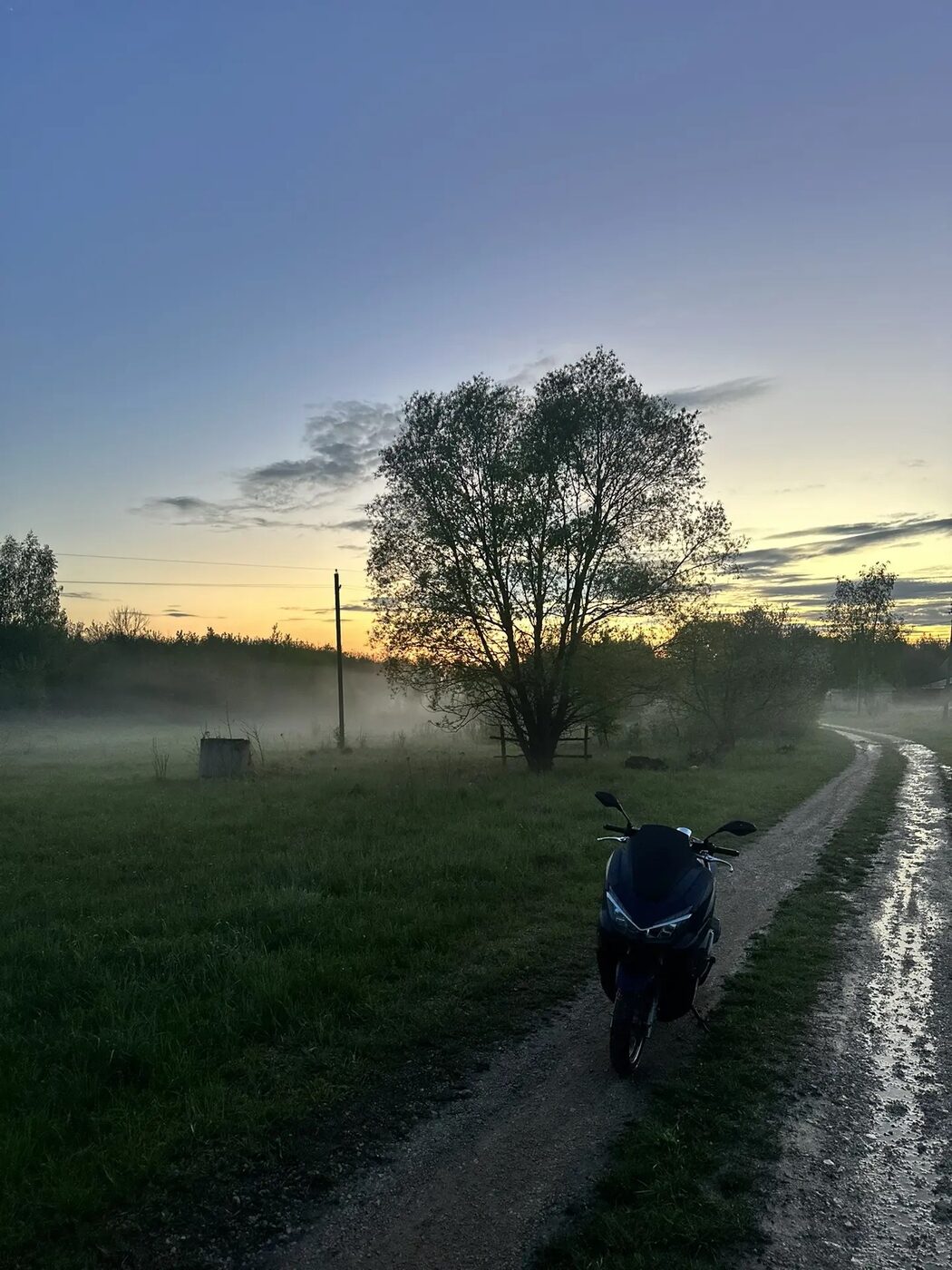 Мотоцикл на рассвете